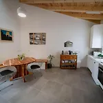 La Ren Lecres Piscina Jardin Apartment *